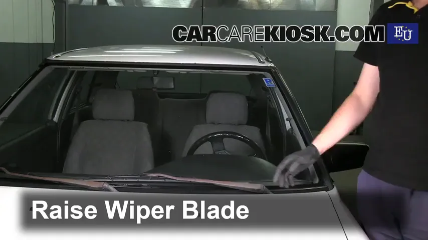 1991 Mazda 323 BG-series 1.3L 4 Cyl. Escobillas de limpiaparabrisas delantero Cambiar escobillas de limpiaparabrisas